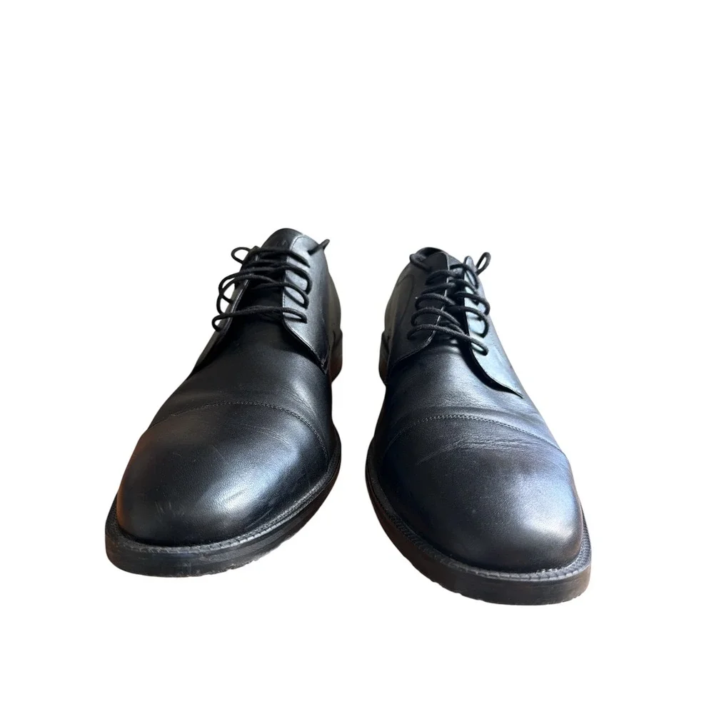 Cole Haan features oxford settings